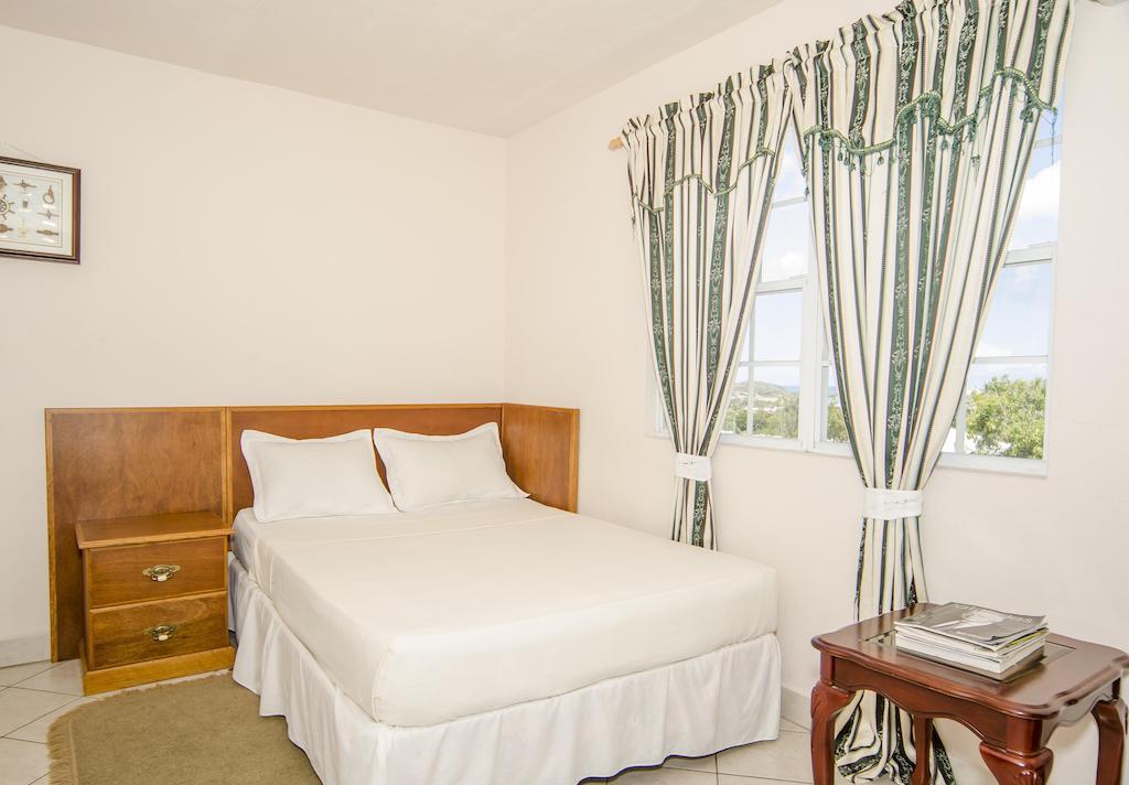 Caribbean Inn And Suites St. John's Habitación foto